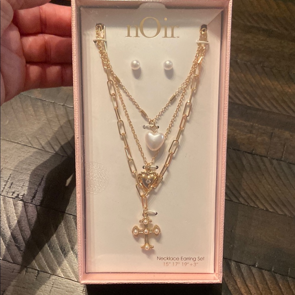 nOir Jewelry Gold and White Layered Necklace Set w/ Earrings